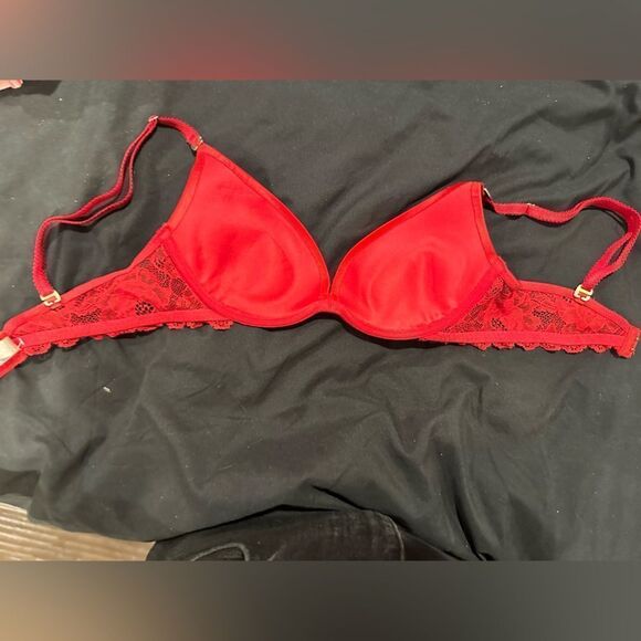 Red with lace bra 32A push up Victoria’s Secret - Picture 2 of 4